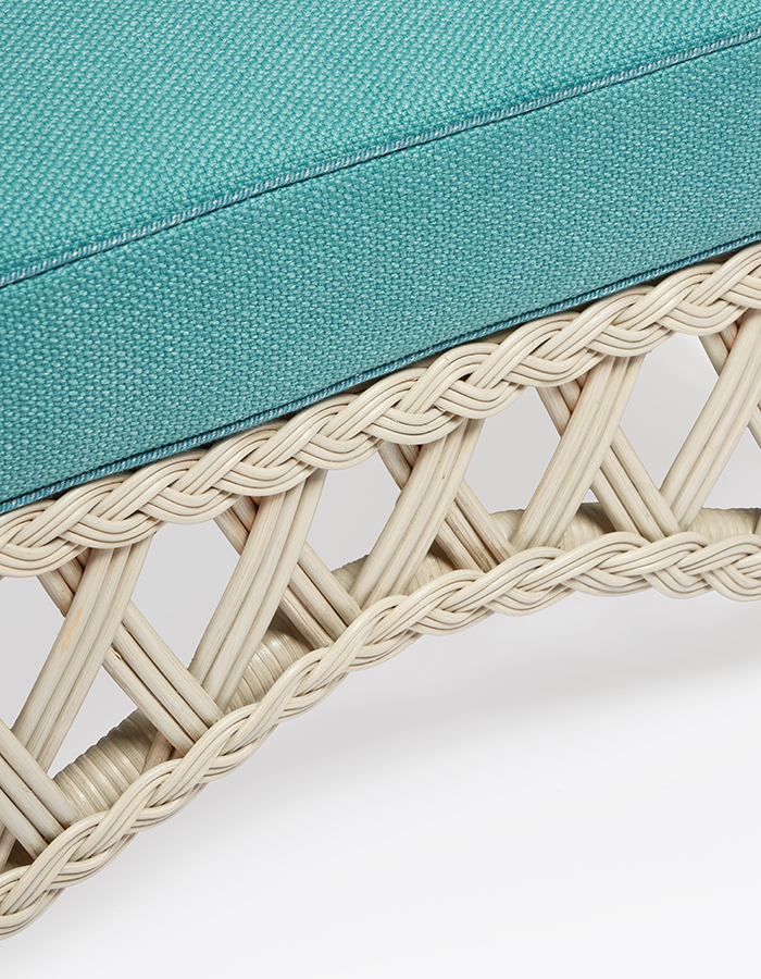 Embassy_Pouf_Custom_Mastice_Detail_01_700900(2)