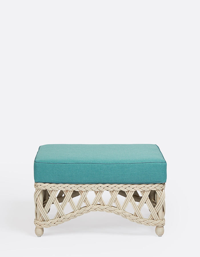Embassy_Pouf_Custom_Mastice_Front_700900(2)