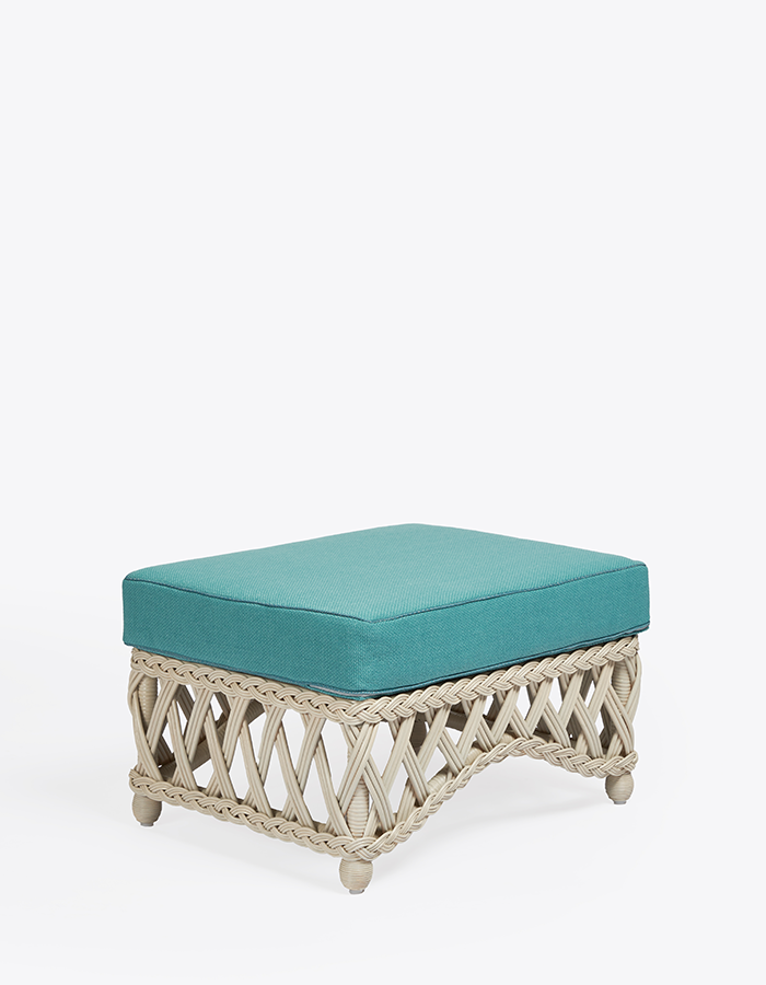 Embassy_Pouf_Custom_Mastice_Side_700900(7)