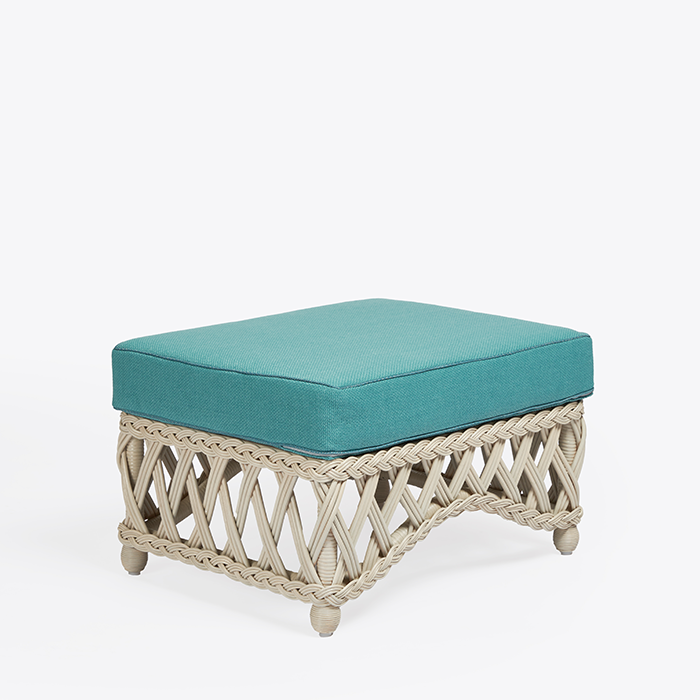 Embassy_Pouf_Custom_Mastice_Side_7009001(1)