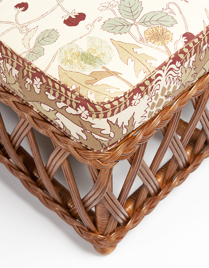 Embassy_pouf_tabacco_detail_03_700900(2)