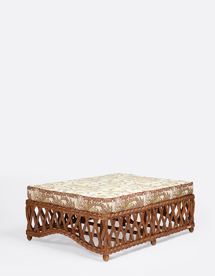 Embassy_pouf_tabacco_side_02_700900(6)