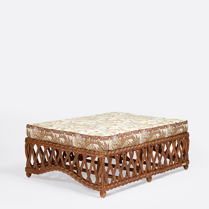 Embassy_pouf_tabacco_side_02_7009003(1)