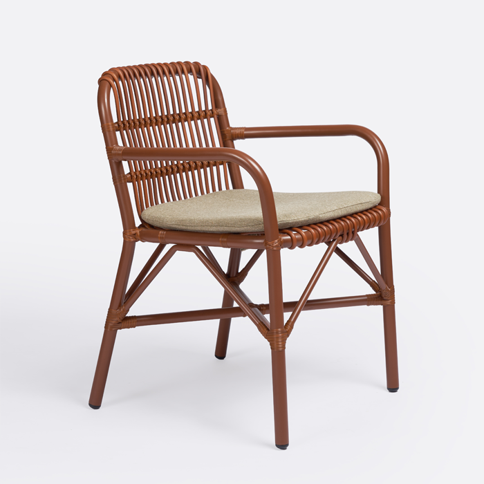 Wild_Dining_Out_Cognac_Side_03