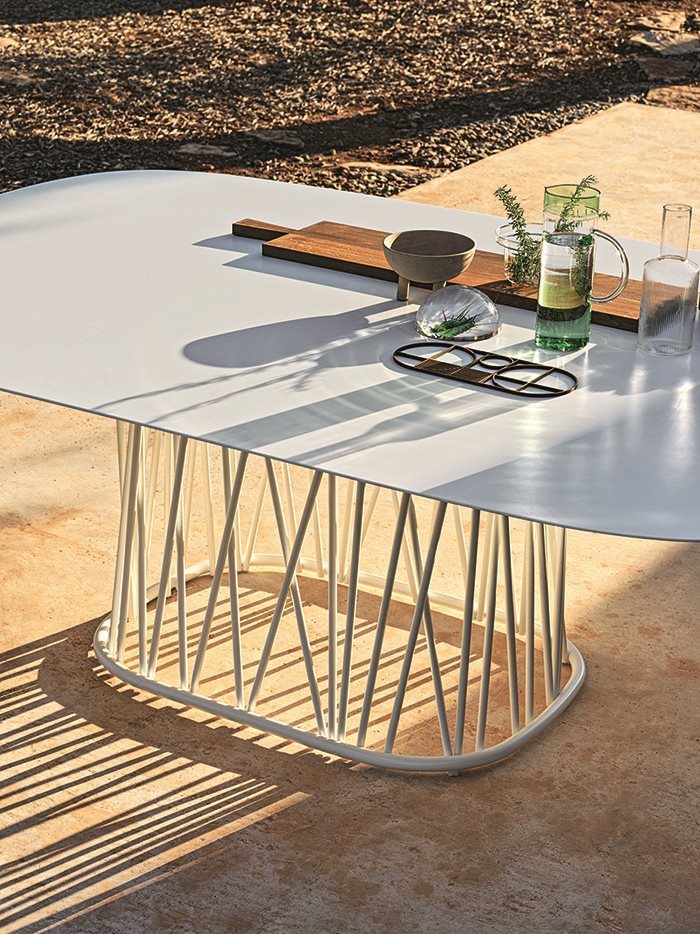 bonacina_outdoor_traccia-dining_out_2_gallery_small