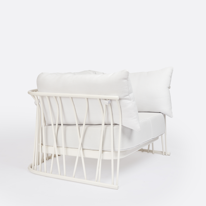 c_Traccia_ArmchairXL_Latte_Side_01